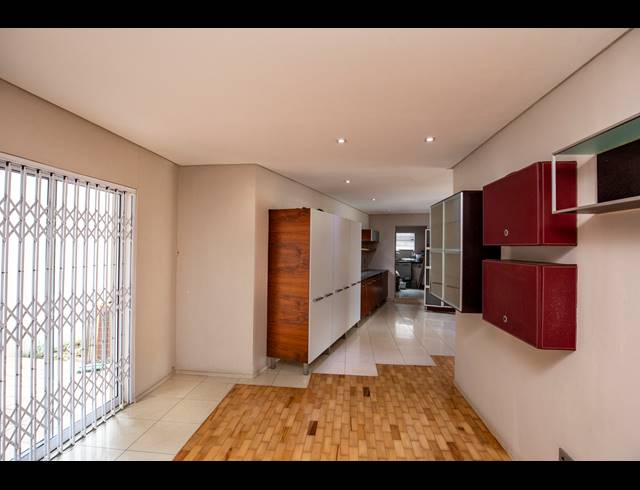 3 BEDROOM HOUSE FOR SALE IN OVERPORT